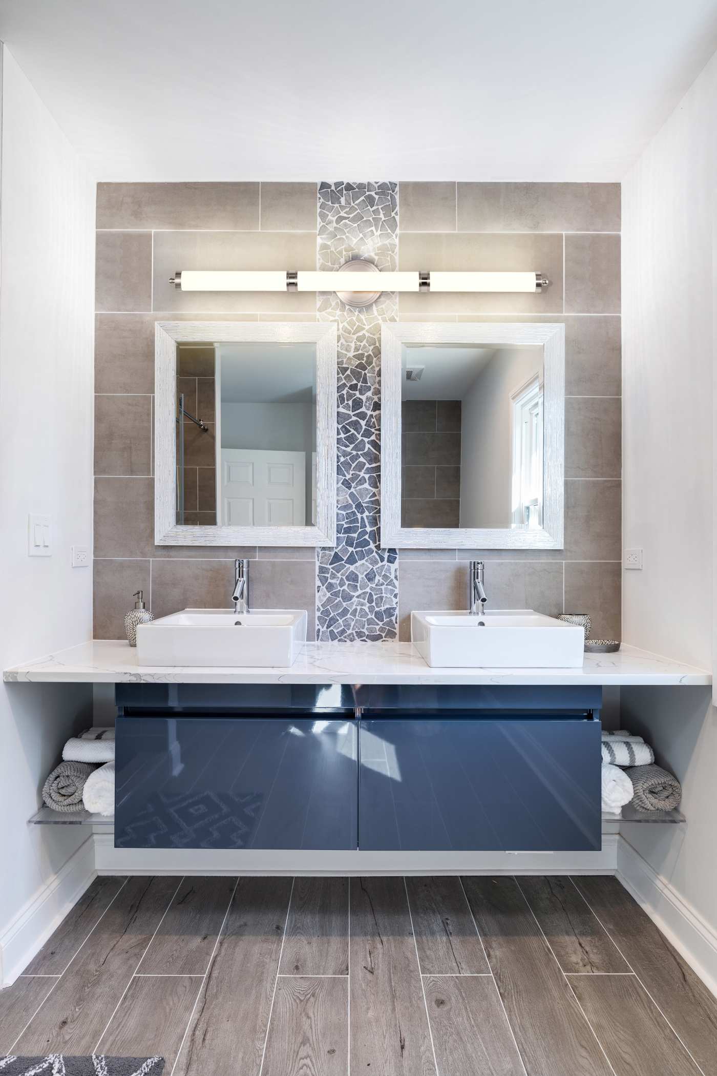 KAGEN LED LARGE VANITY - 62-1536