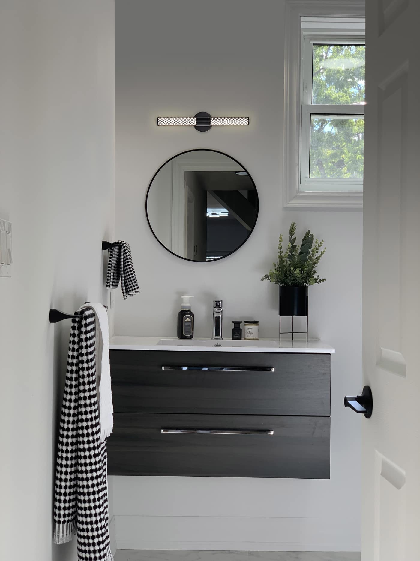 KINGSPORT 20" LED VANITY - 62-2131