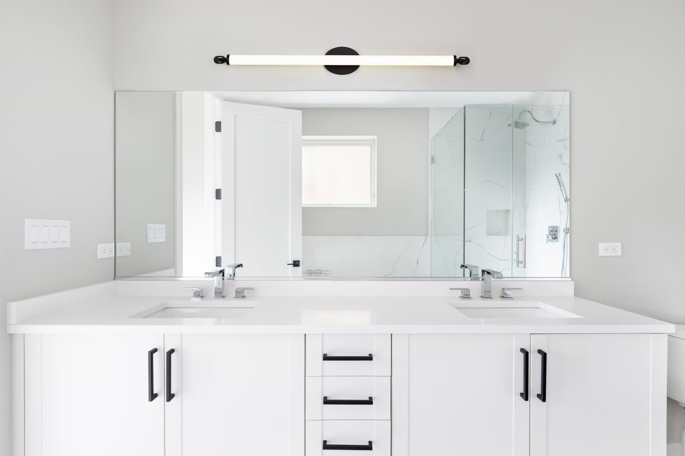 EDGEWORTH 40" LED VANITY - 62-2223
