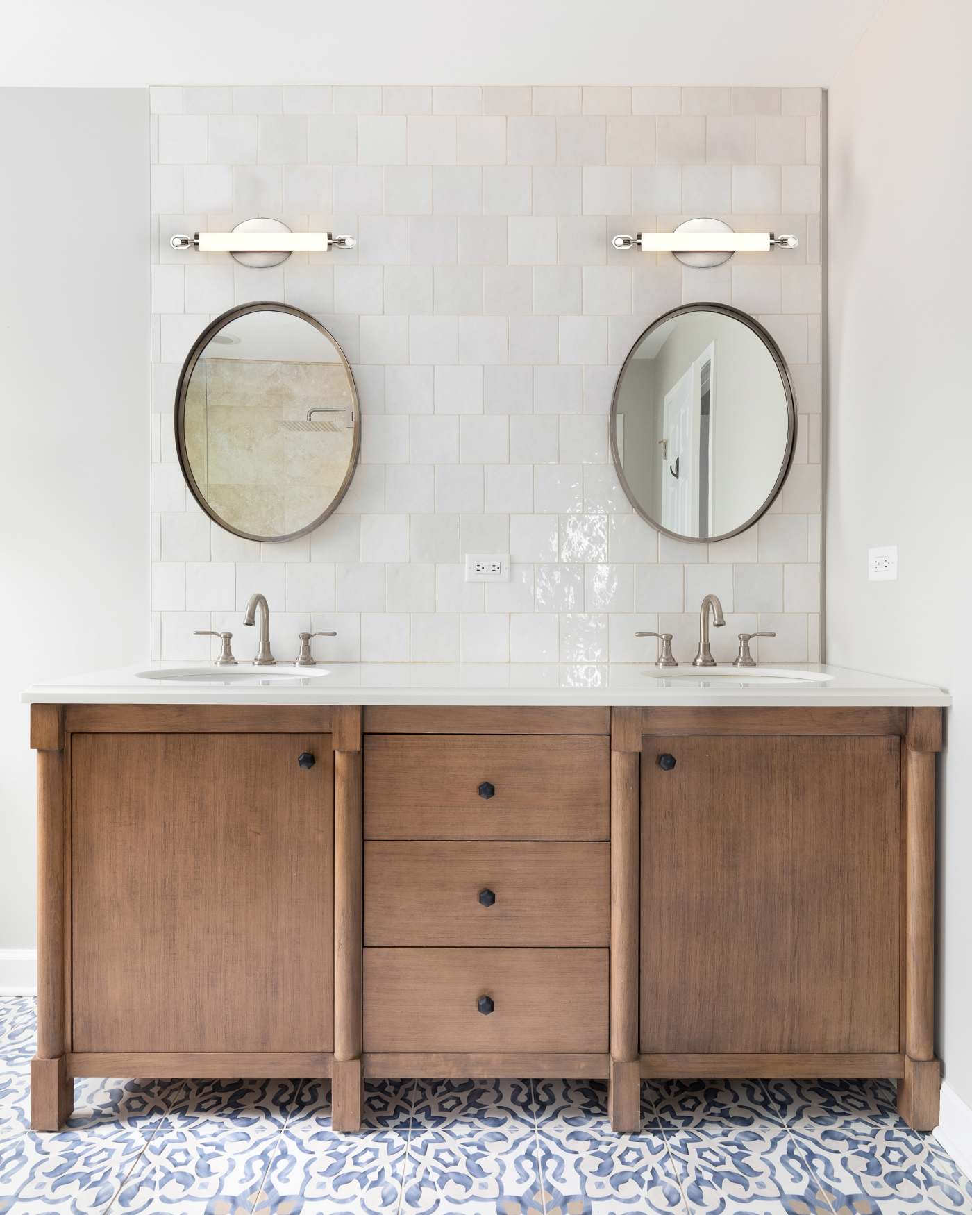 EDGEWORTH 16" LED VANITY - 62-2231