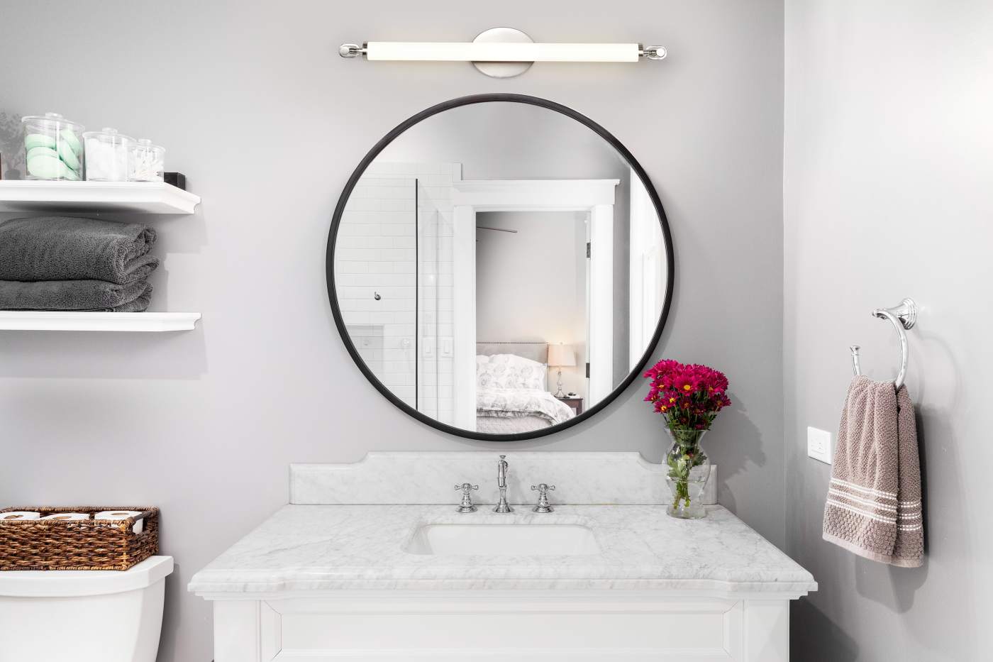EDGEWORTH 28" LED VANITY - 62-2232