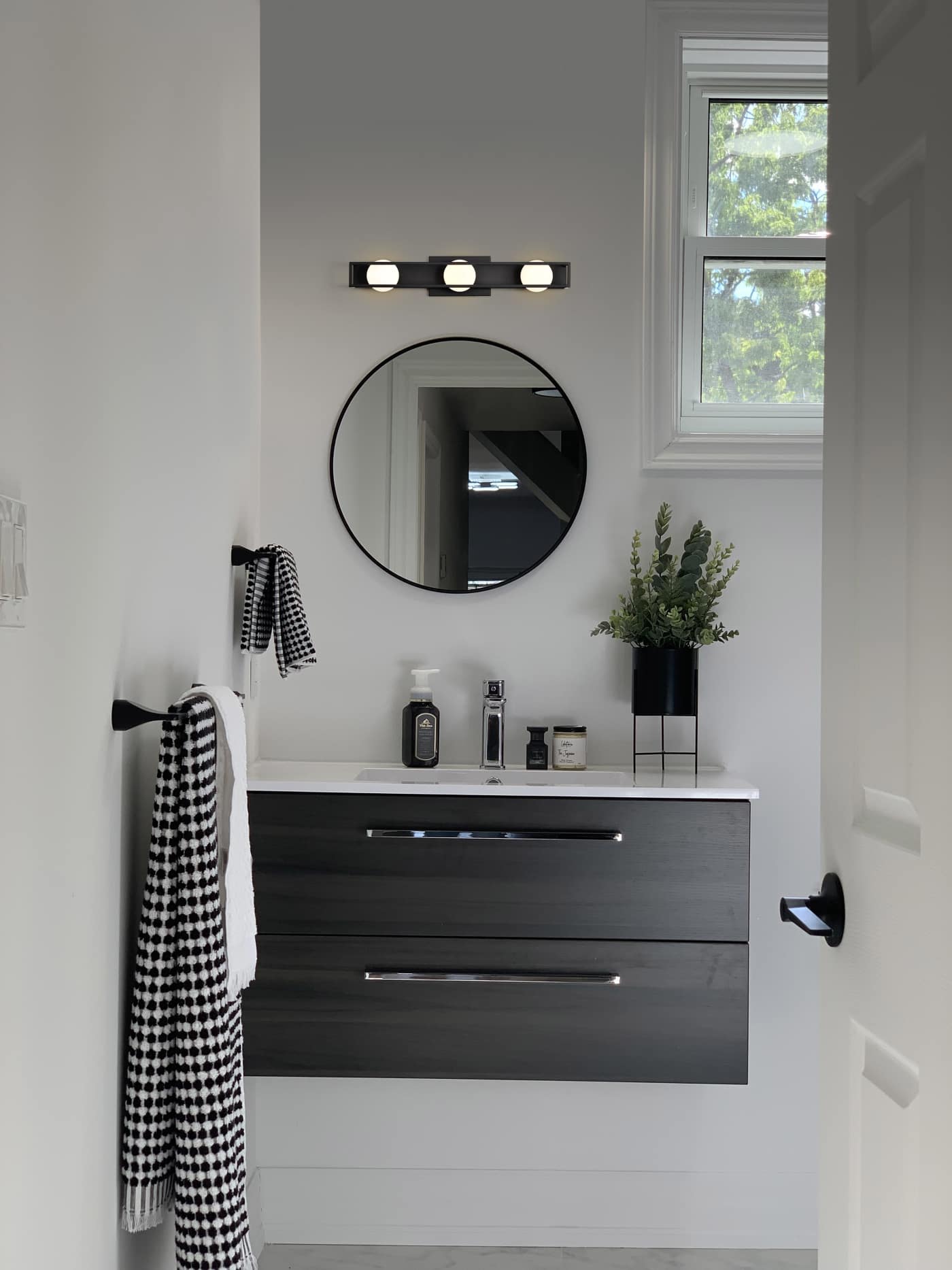 JENKINS 24" LED 3 LIGHT VANITY - 62-2243