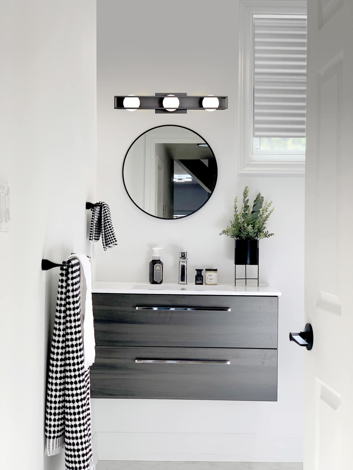 JENKINS 24" LED 3 LIGHT VANITY - 62-2243