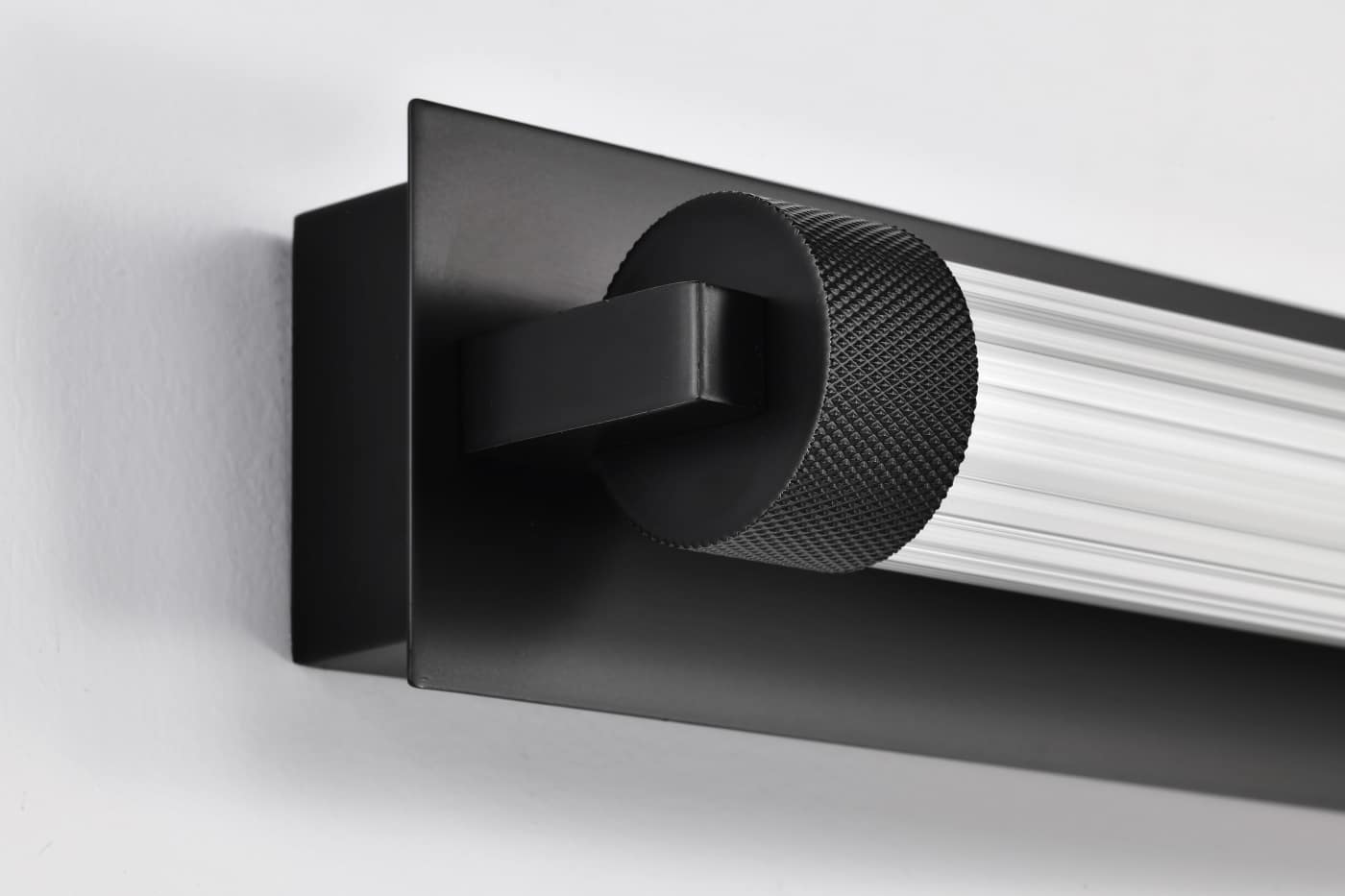 LARISSA 32" LED VANITY 3000K - 62-2390