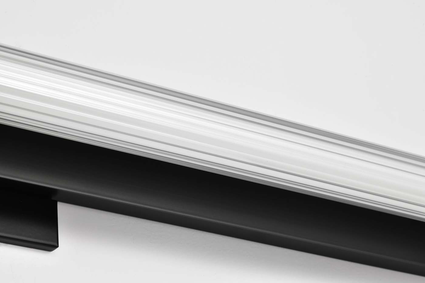 LARISSA 32" LED VANITY 3000K - 62-2390