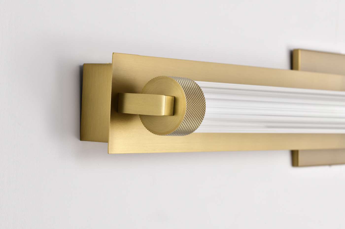 LARISSA 32" LED VANITY 3000K - 62-2392