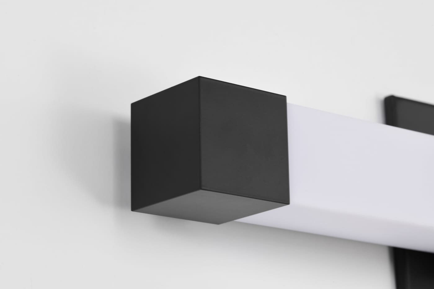 BRIGHTWYN 16" LED VANITY - 62-2620