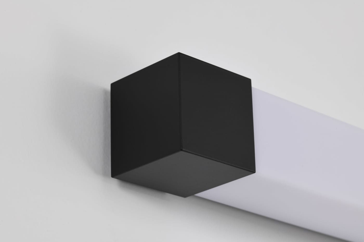 BRIGHTWYN 24" LED VANITY - 62-2621