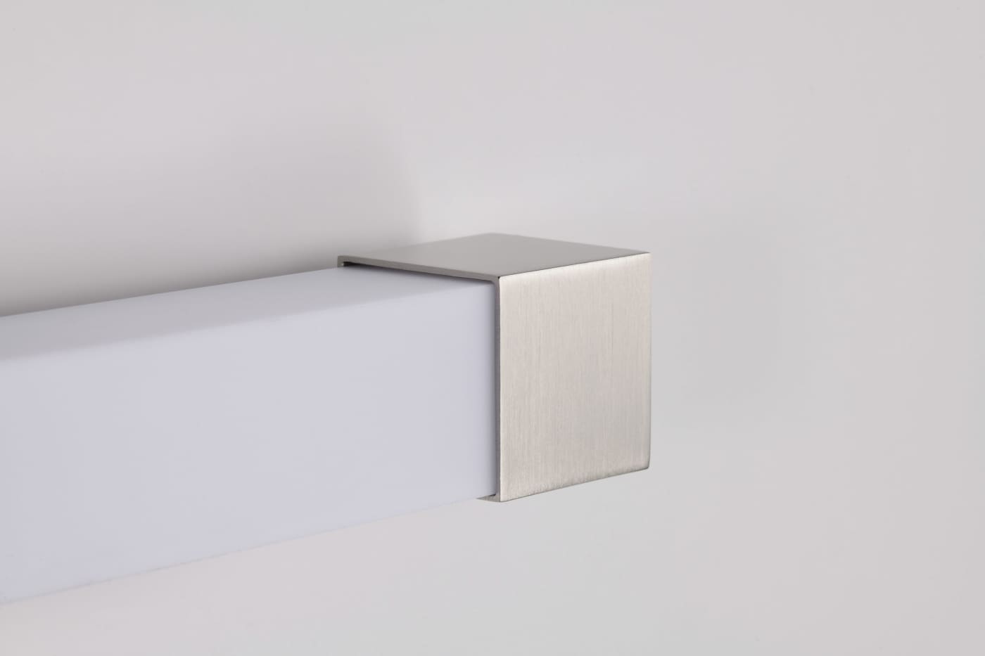 BRIGHTWYN 16" LED VANITY - 62-2640