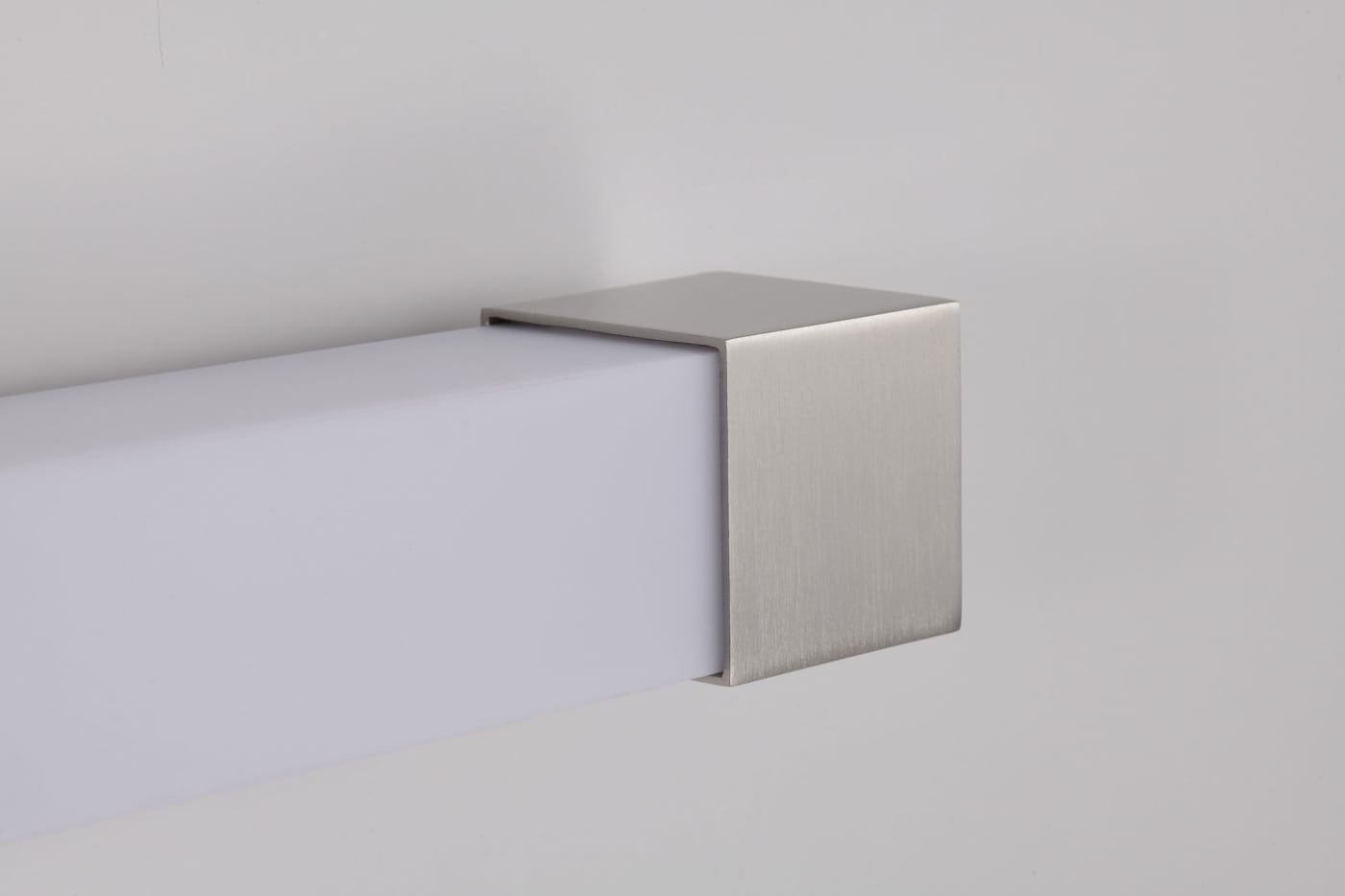 BRIGHTWYN 24" LED VANITY - 62-2641