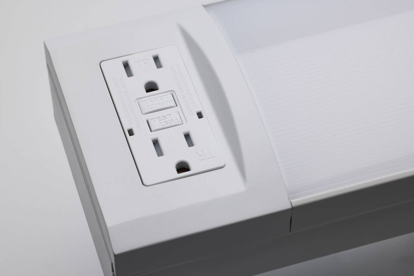 LED 18" WRAP WITH DUAL GFCIS - 62-700