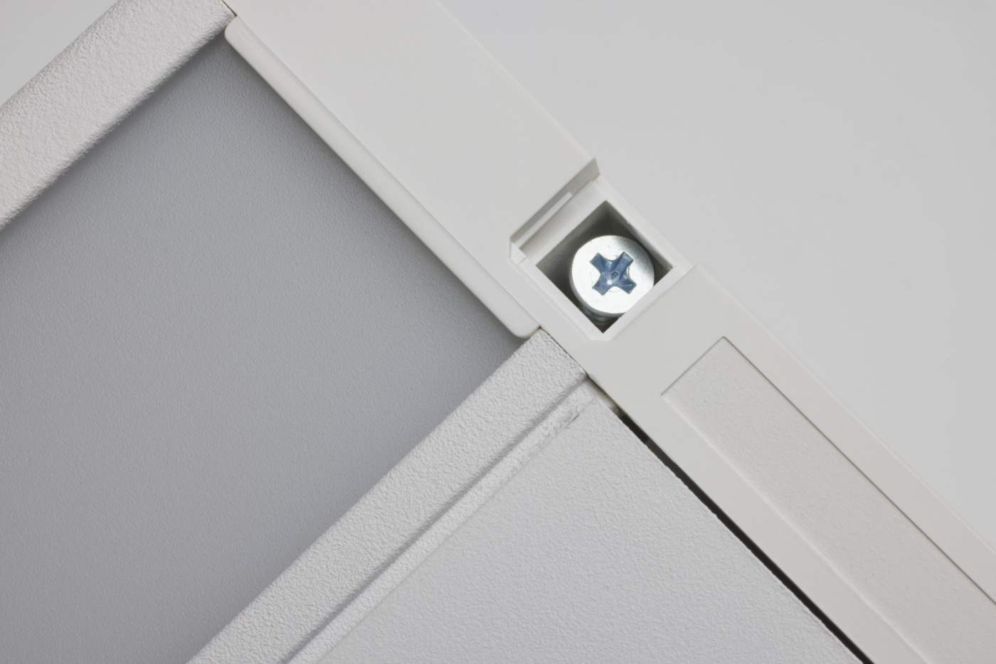 UNDER CAB LED RGB 28" - WH - 63-554