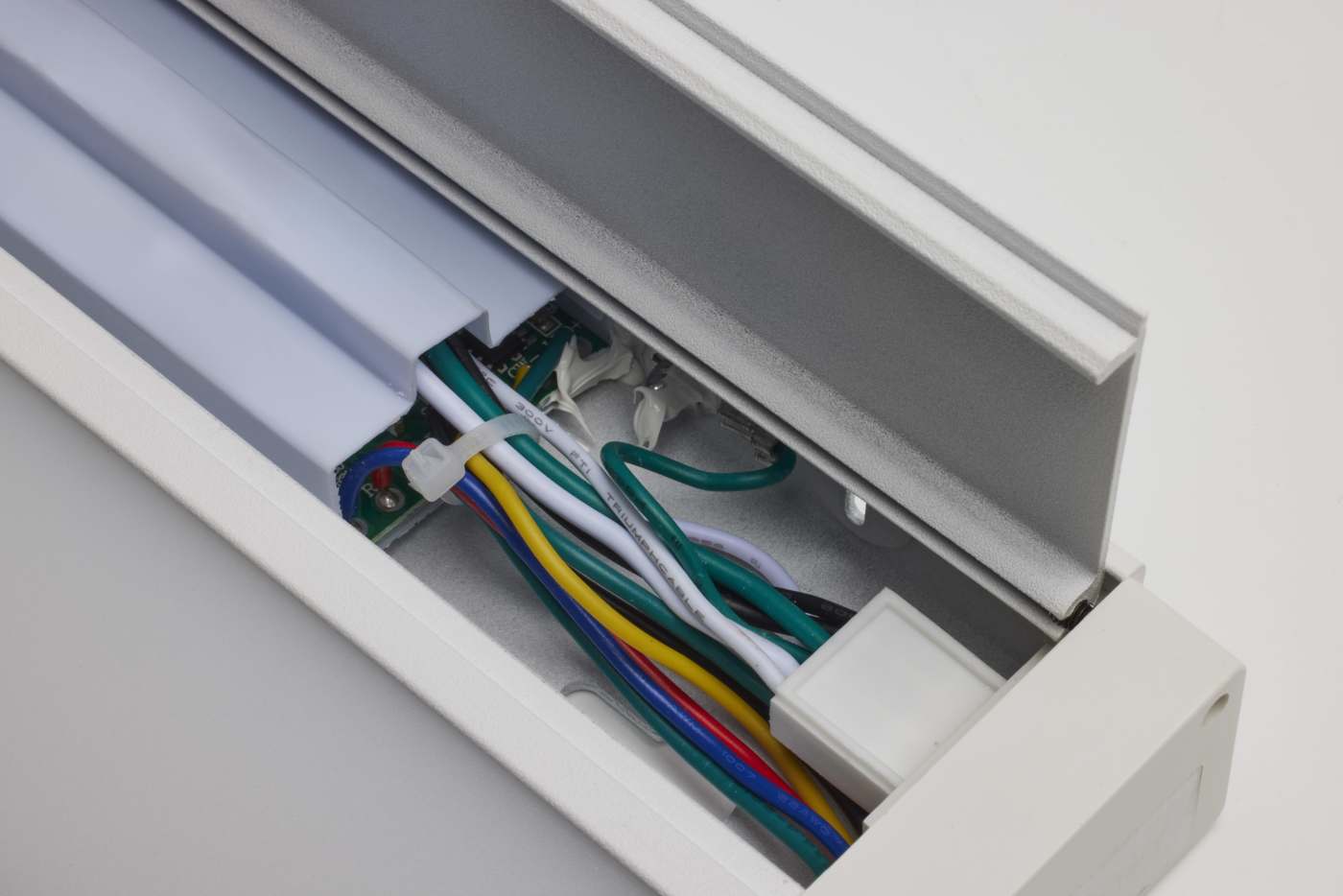 UNDER CAB LED RGBTW 34" - WH - 63-555