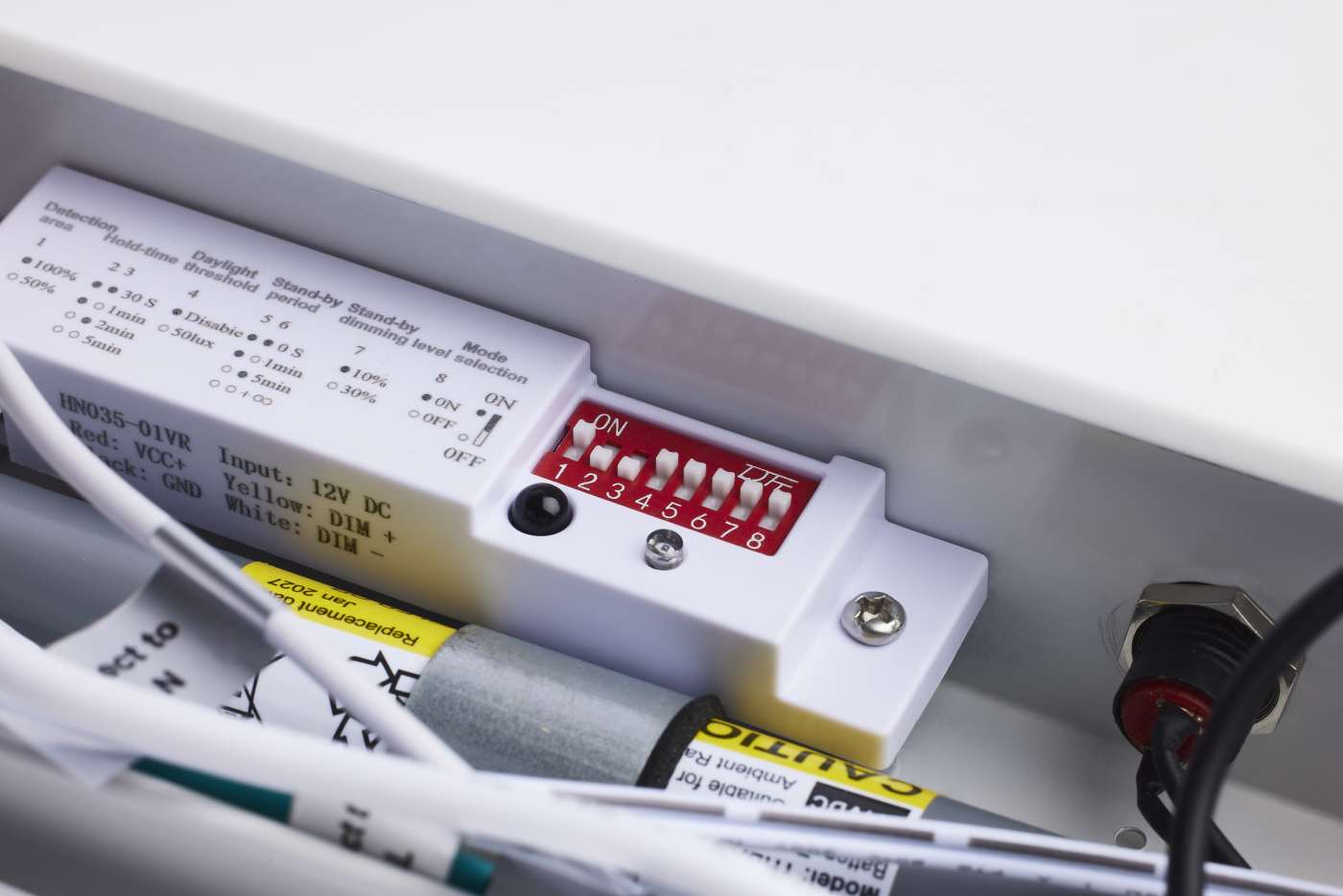 4' LINEAR STRIP W/ EM & SENSOR - 65-699