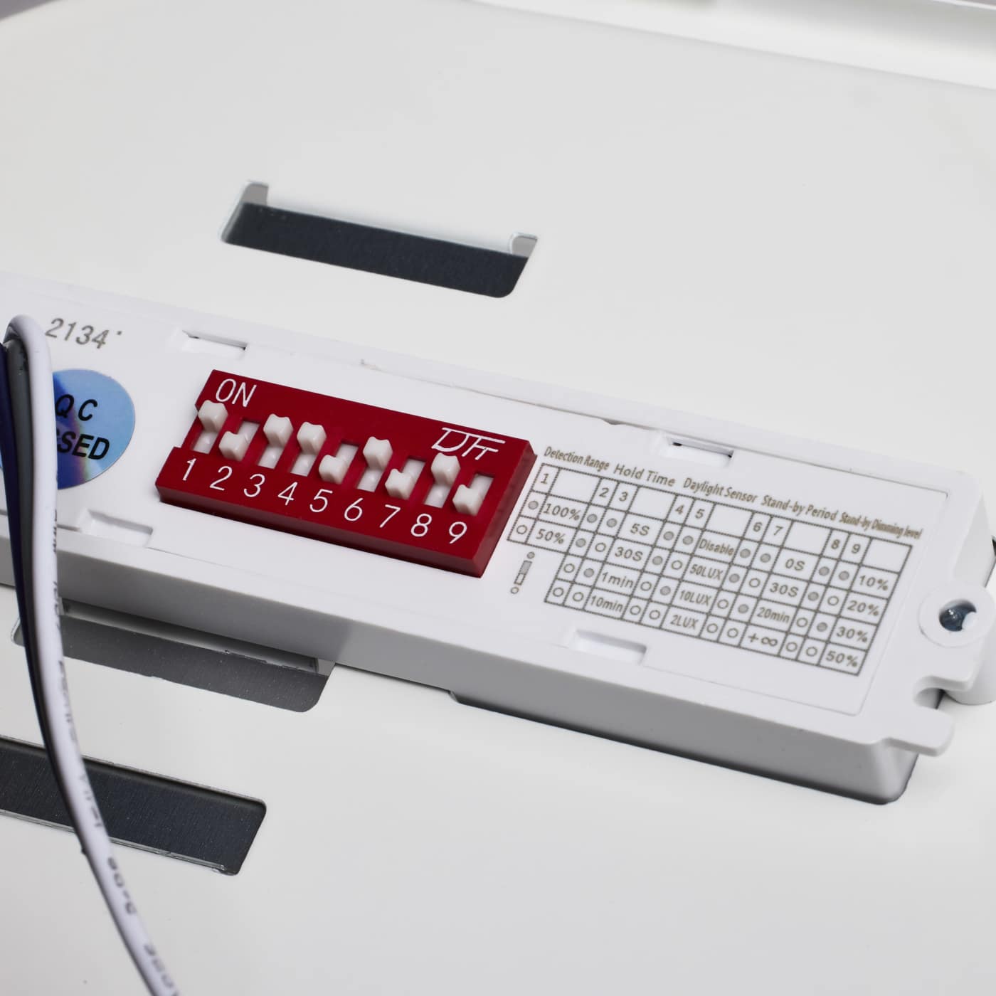 8' LINEAR VAPOR PROOF - 65-822R1