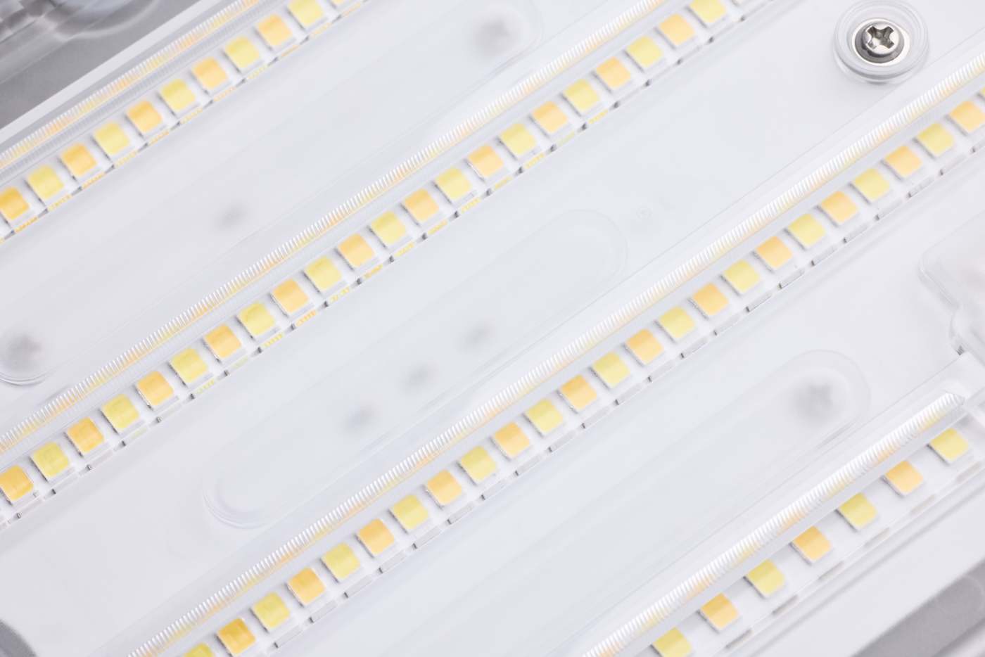 SEMI CUTOFF WALL PACK - 65-942