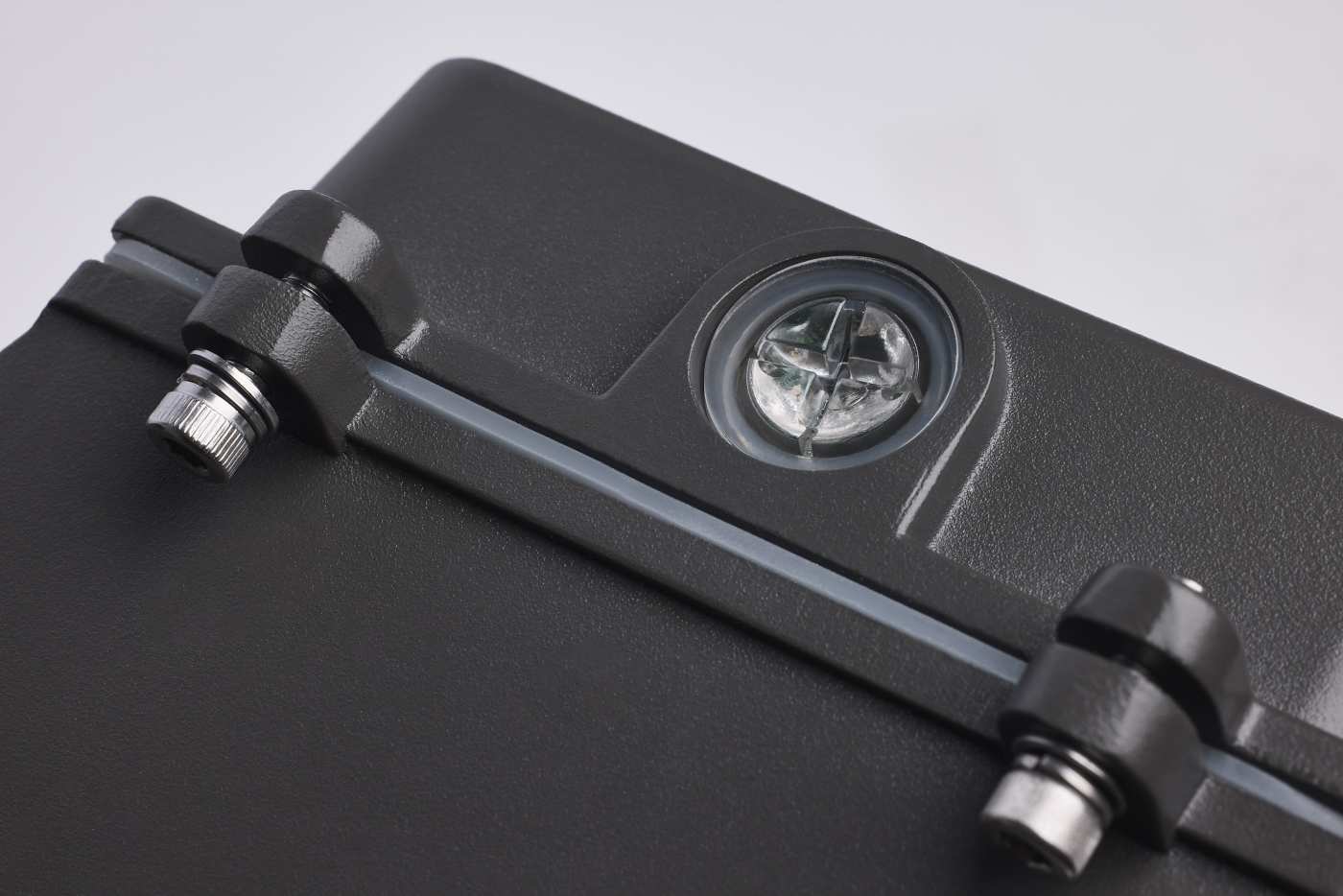 SEMI CUTOFF WALL PACK - 65-942