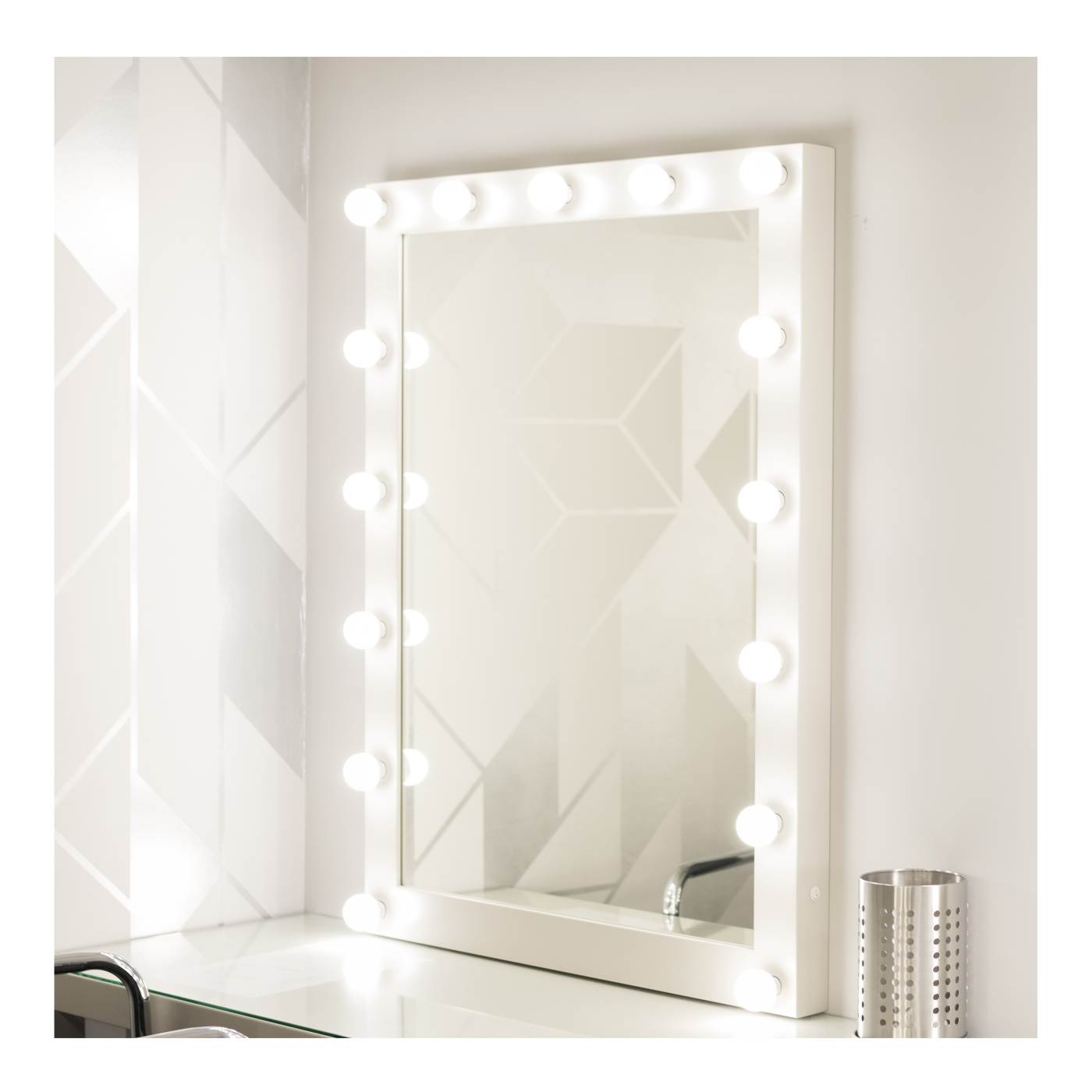 4.5G16.5/LED/WH/927/120V/E12 - S21207