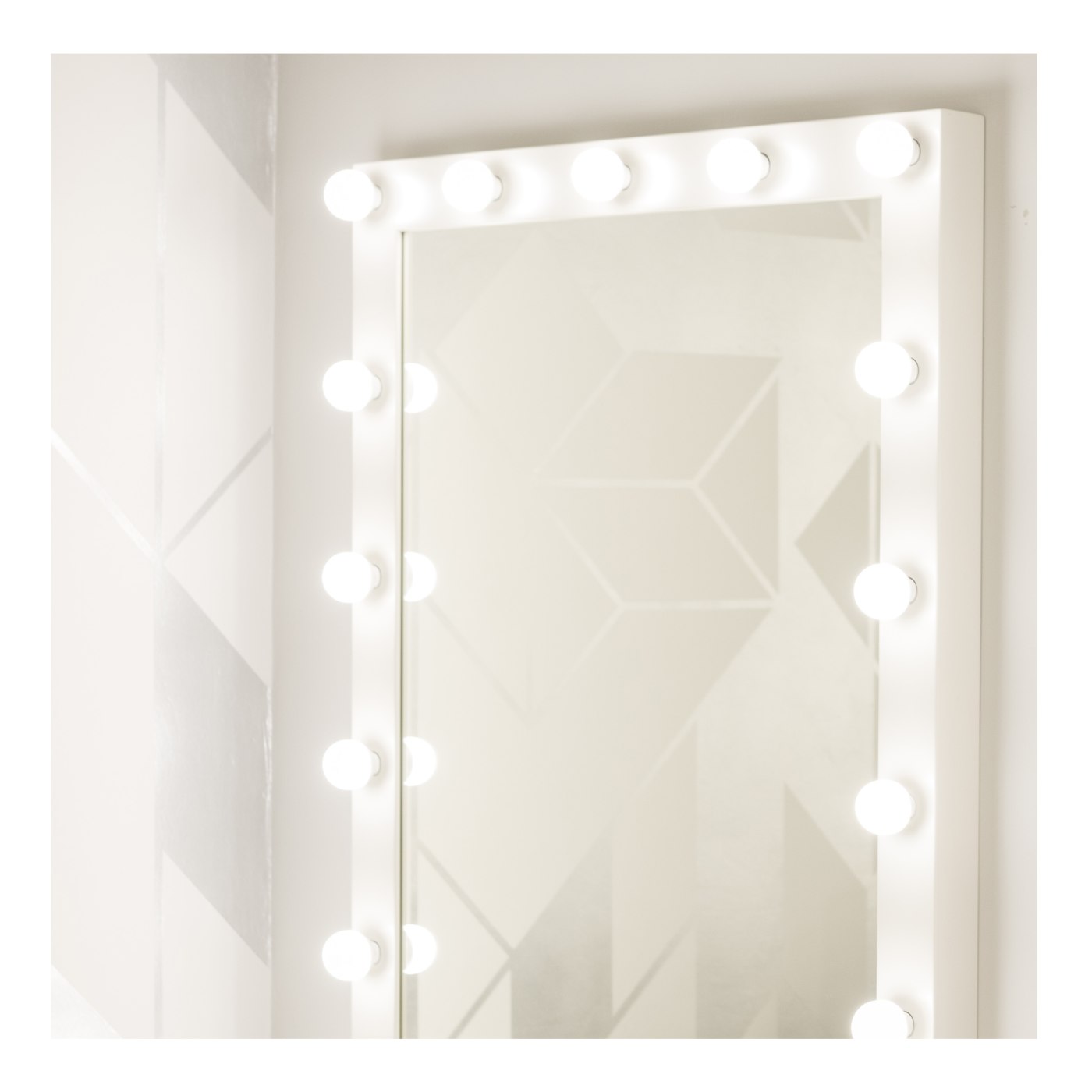 5.5G16.5/LED/WH/927/120V/E26 - S21223