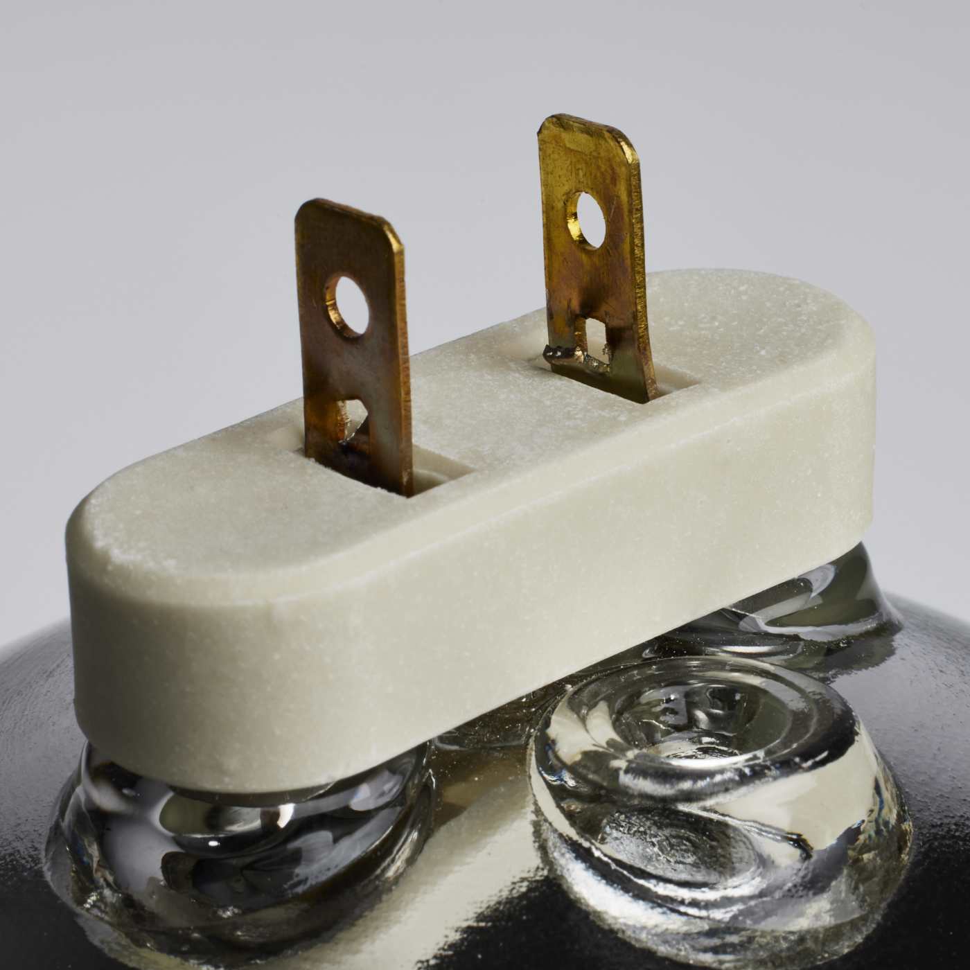 300PAR56/MFL 120V MOG END PRON - S4810