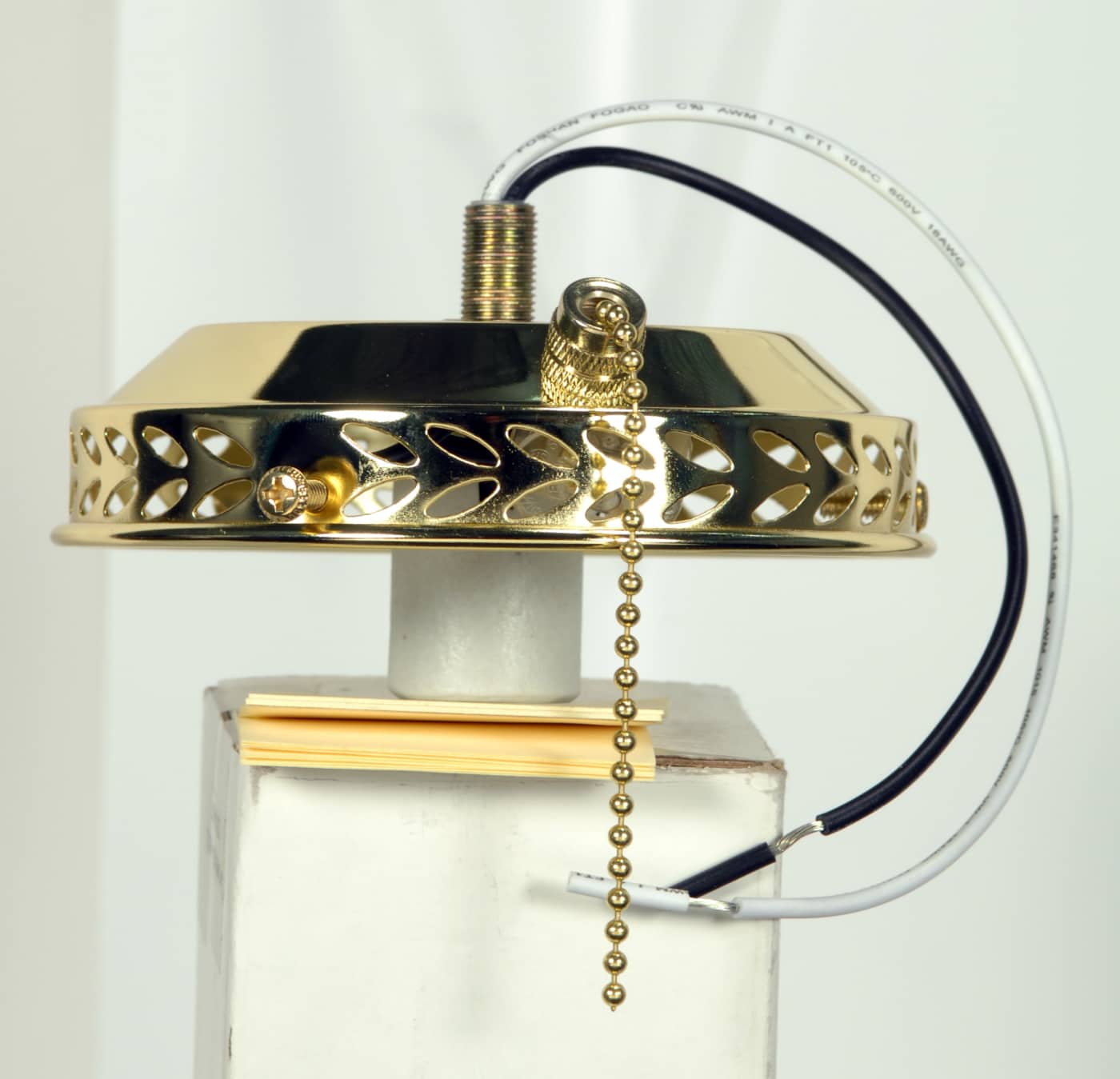 WHITE WIRED FAN KIT CANDELABRA - SF77-461