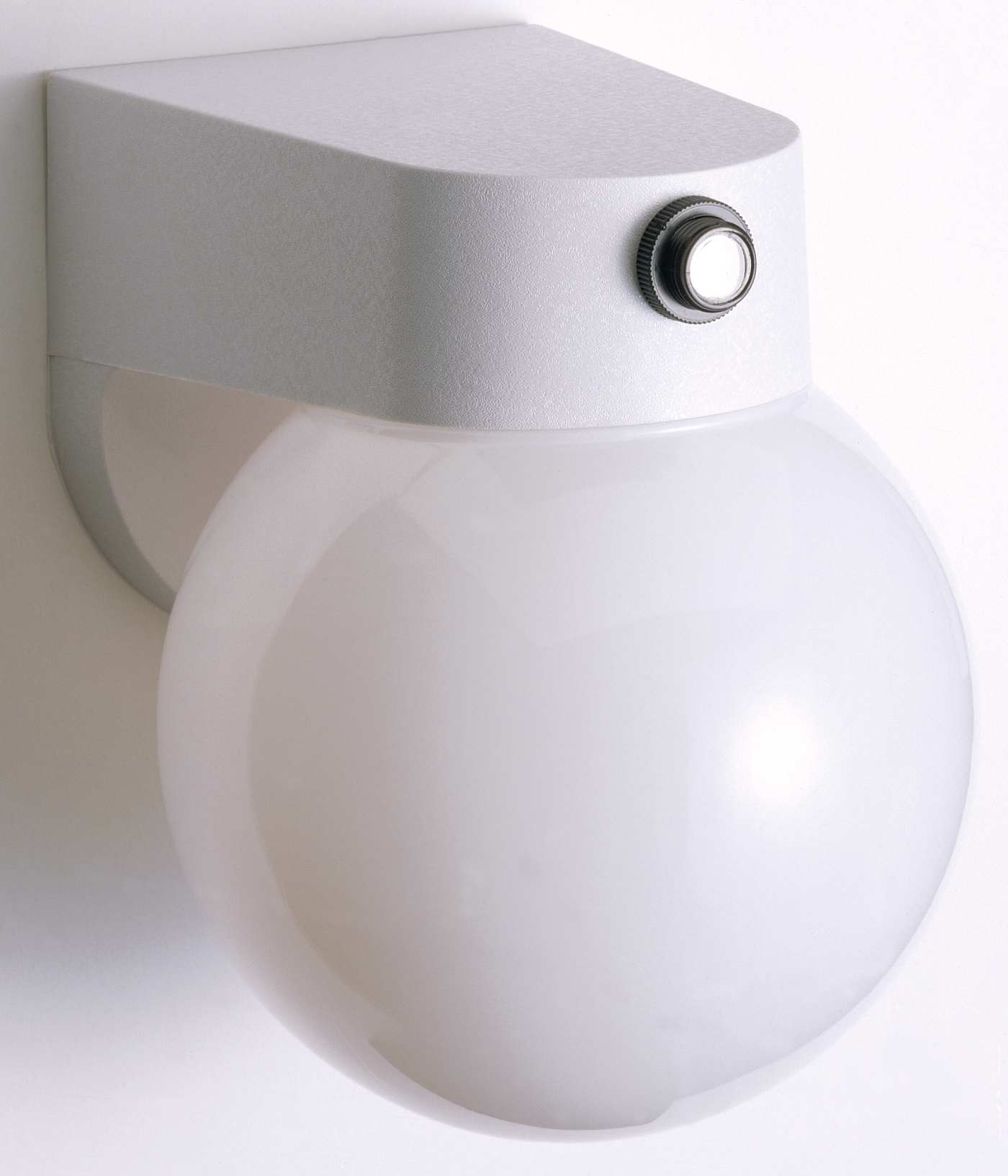 1 LIGHT OUTDOOR WALL FIXTURE - SF77-751
