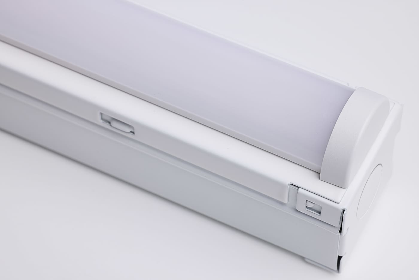 4FT 19W LED STRIP LIGHT - 65-1221