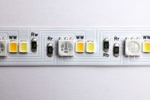 TAPE/RGBTW-HO/IP20/PLUG/SF/64' - 64-132